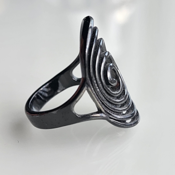 Premier Designs "Groovy" black hematite coated fashion ring size 9 - Picture 7 of 13